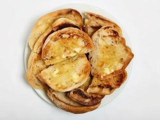 Pão Torrado com Manteiga