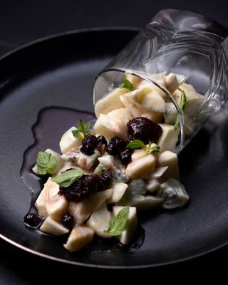 Фруктовый салат с йогуртом и сливками