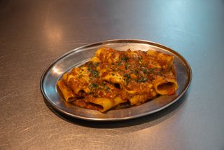Macarrones con boloñesa de rabo