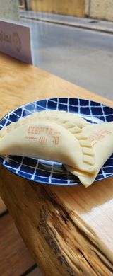 Empanada Argentina CEBOLLA Y QUESO 