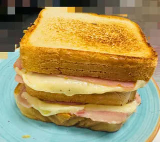Sándwich Mixto Triple