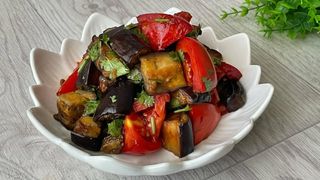 Хрустящие баклажаны с помидорами (300г)