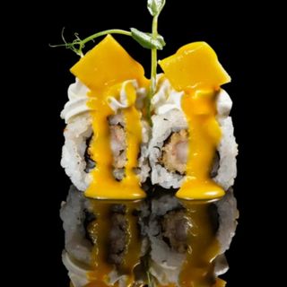Mango con ebi tempura ura roll