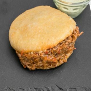 Arepa mechada