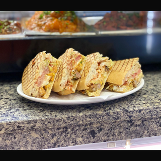 Campero De Filete De Pollo Empanado Con Gamba Y Queso