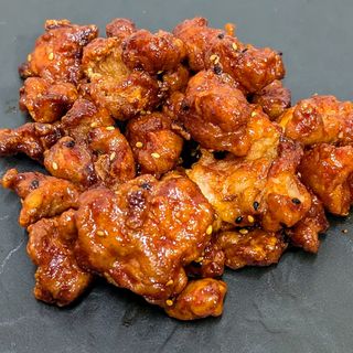 Pollo frito con salsa gochujang (picante medio)