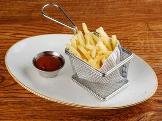 Картопля фрі з червоним соусом (140g)