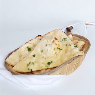 Naan de queso y ajo