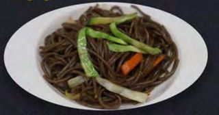 42. Yaki soba miste verdure