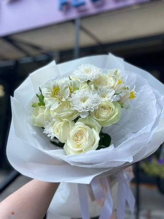 Букет з трояндами, альстромерією та хризантемою 