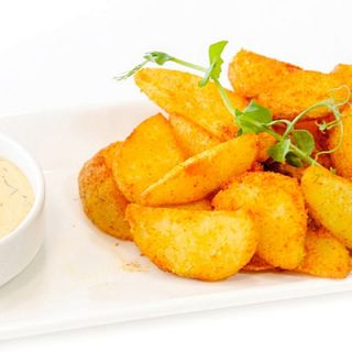 Картопляні дольки з часниковим соусом (150/30г)
