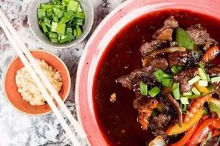 Wołowina z woka w sosie czosnkowym