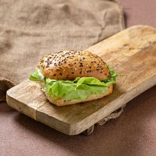 Kanapka wieloziarnista z kurczakiem 140 g