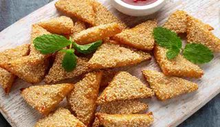 A4. Toast di gamberi con sesamo*