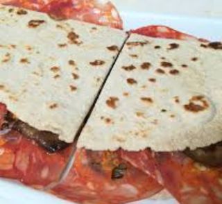 Salame piccante e mozzarella