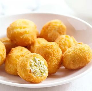 Jalapeño cheesy snacks (picant)