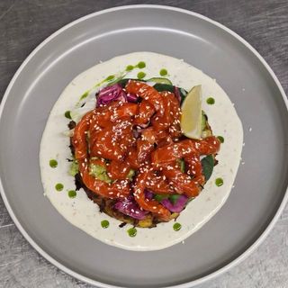 Кабачковий дерун з маринованим лососем та соусом "Дор Блу"