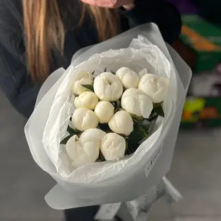 11 білих півоній 