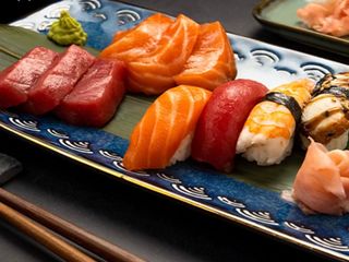 Sashimi atún 3u Sashimi salmón 3u Nigiri 4u 