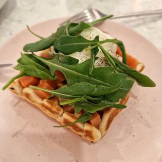 Gofre Con Salmón Y Guacamole 