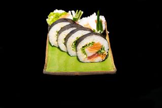 Futomaki łosoś, tuńczyk i ryba maślana 6szt