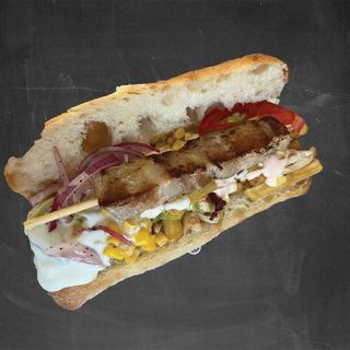 Sandwich cu frigăruie porc