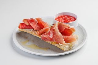 Tostón De Jamón Ibérico Y Tomate Rallado