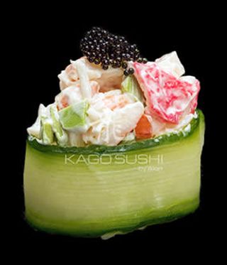 Gunkan sałatka z paluszka krabowego (2szt)