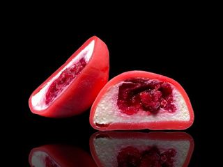 MOCHI WIŚNIA Z BIALĄ CZEKOLADĄ