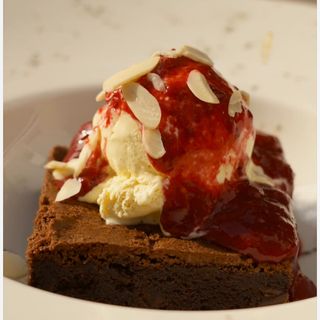 Čokoladni brownie 200g