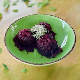 Salată de sfeclă roșie cu hrean