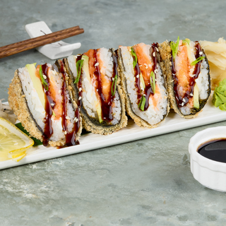 Японський сендвіч з лососем (300 г)