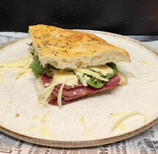 Focaccia de pastrami
