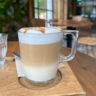 hazelnut macchiatto avellana (240 ml.)