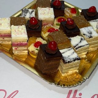 Platou miniprajituri festive