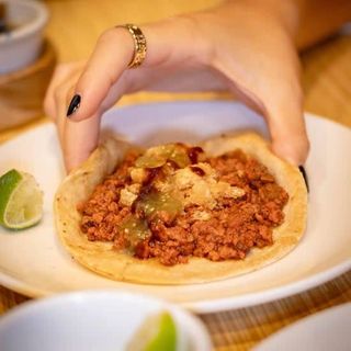 Taco de Longaniza con Chicharrón