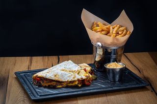 Quesadilla cu pui picantă