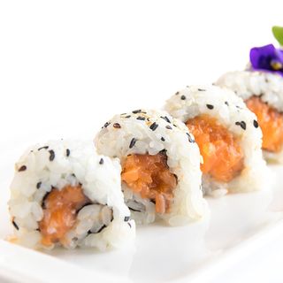 41. Uramaki Spicy Sake - 8 pz