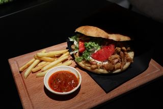 Döner з куркою в турецькій булці