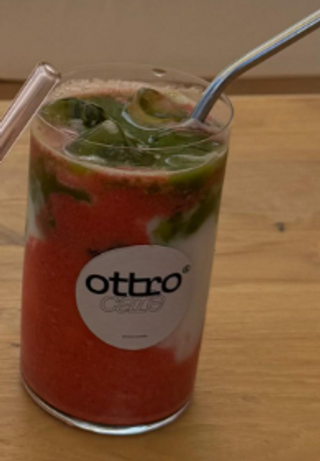 Iced strawberry matcha (450 ml.)