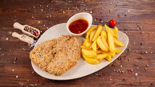 Șnițel cu semințe și ceapă și cartofi