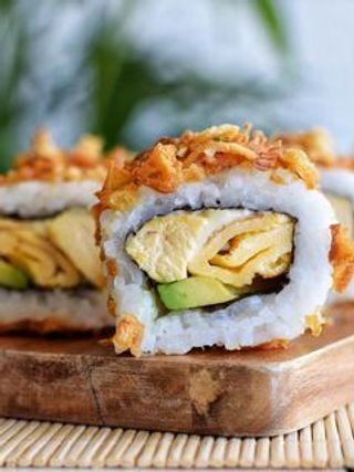 Maki aguacate y pollo (8 piezas)