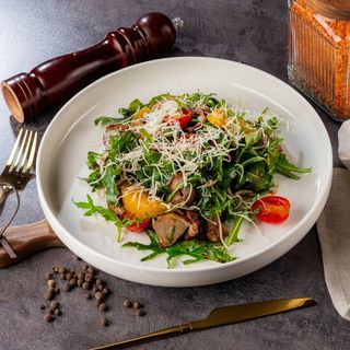 Салат с утиной грудкой, зеленью и апельсином 