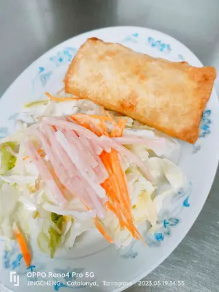 99, Ensalada Con Rollos