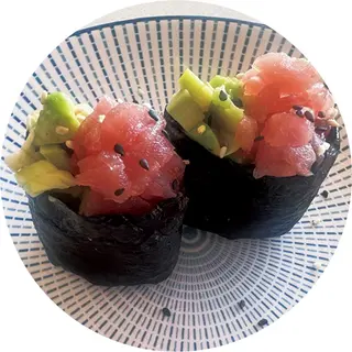 140. Gunkan De Atún Crudo Y Aguacate (2 Uds.)