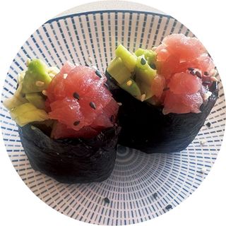 140. Gunkan De Atún Crudo Y Aguacate (2 Uds.)