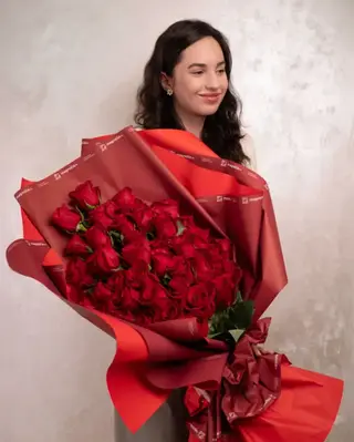 Buchet cu 49 trandafiri roşii