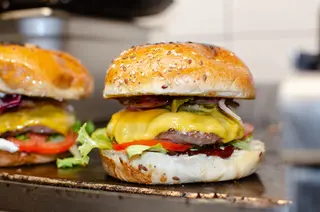 Cheeseburger s krumpirićima