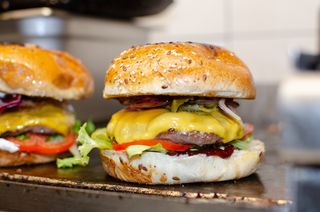 Cheeseburger s krumpirićima