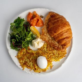 Драники с яйцом пашот (250г)